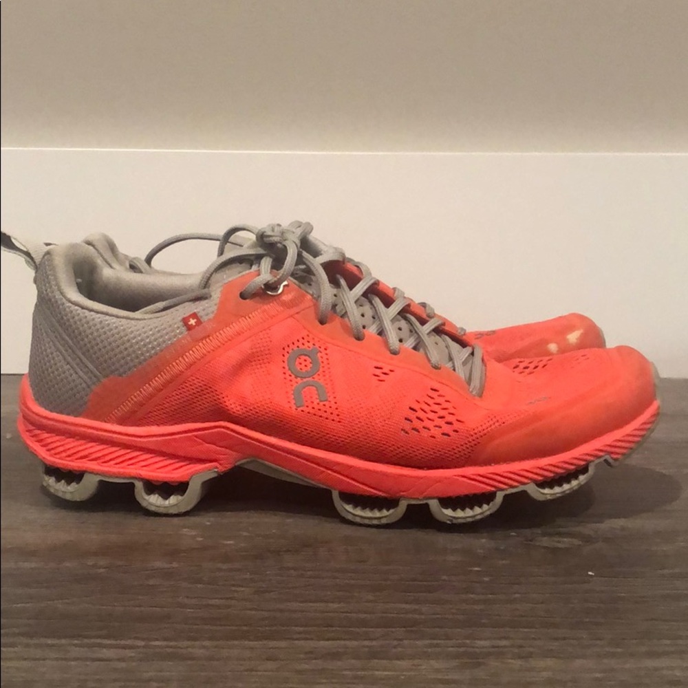 ON Women’s running shoes